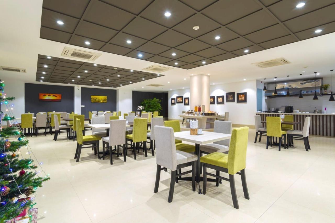 Capital O 1200 Salem Riverside Hotel Danang Exterior photo